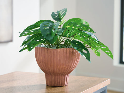 Orban Vase - Sigrist Furniture (Sturgis,MI)