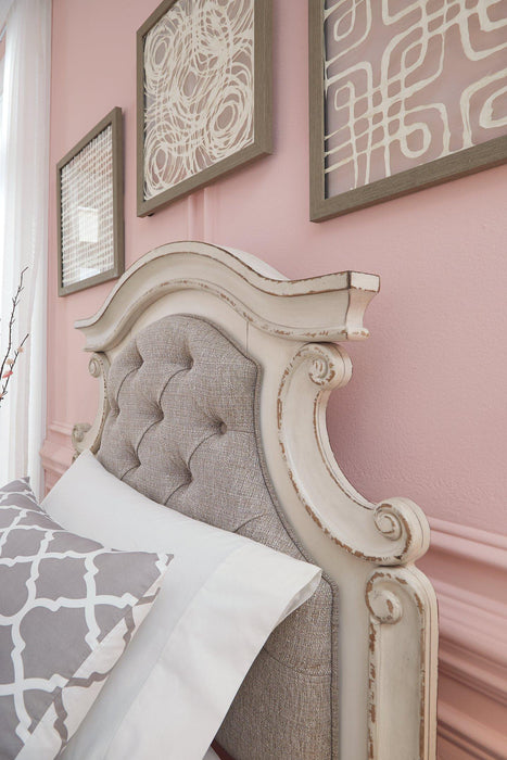 Realyn Upholstered Bed - Sigrist Furniture (Sturgis,MI)